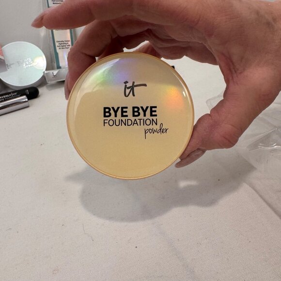 NEW It Cosmetics Makeup Lot Includes Brushes Bye Bye Pores Powder Brow Power Per - Picture 6 of 16